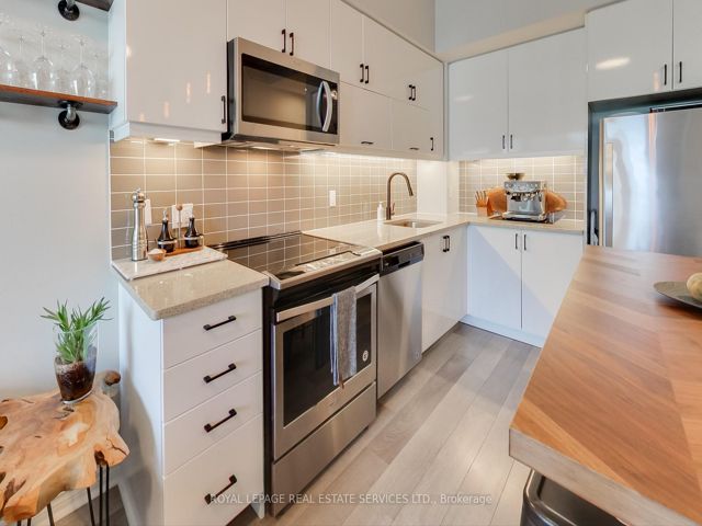 1608 - 39 Annie Craig Dr