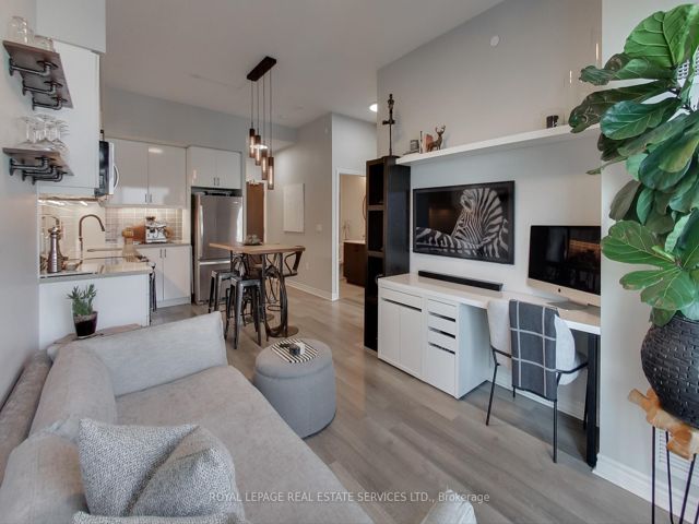 1608 - 39 Annie Craig Dr