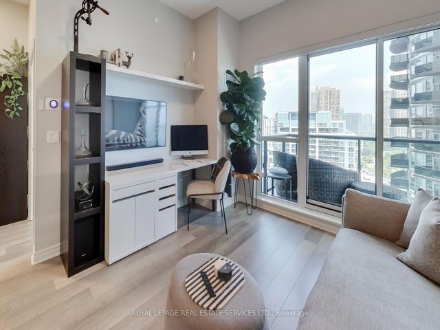 1608 - 39 Annie Craig Dr