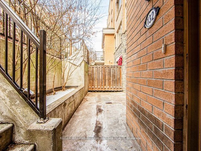 132 - 11 Foundry Ave