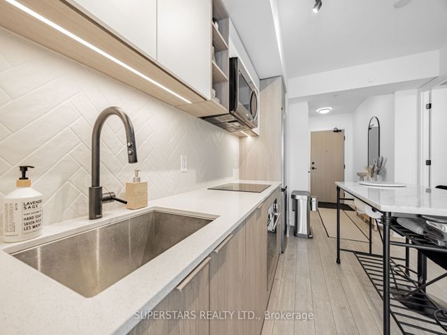 301 - 36 Zorra St