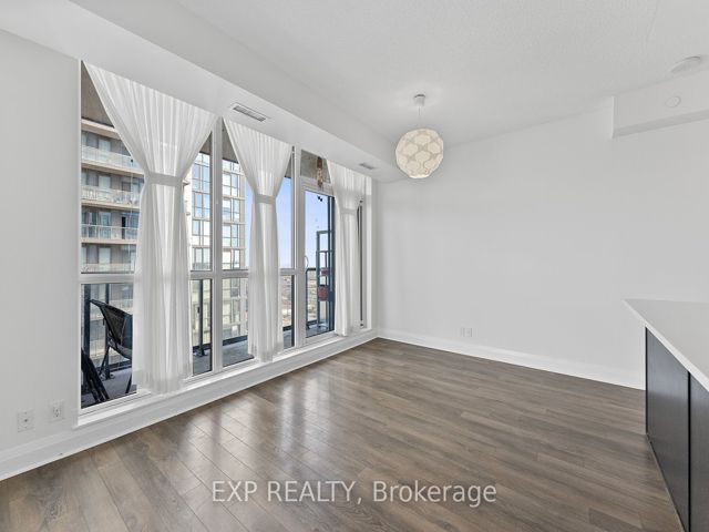 1202 - 15 Zorra St