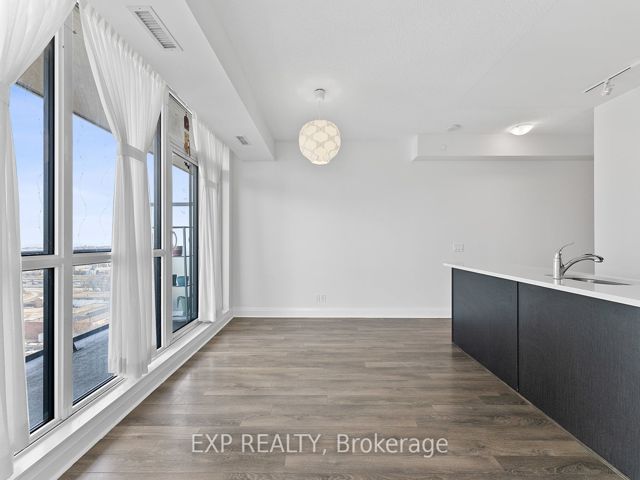 1202 - 15 Zorra St
