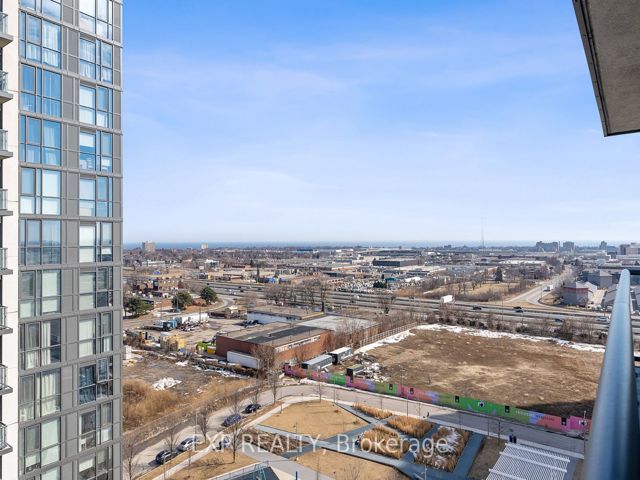 1202 - 15 Zorra St