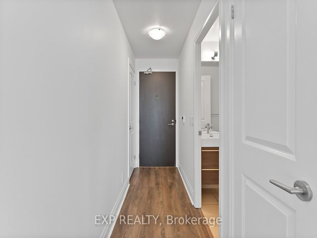 1202 - 15 Zorra St