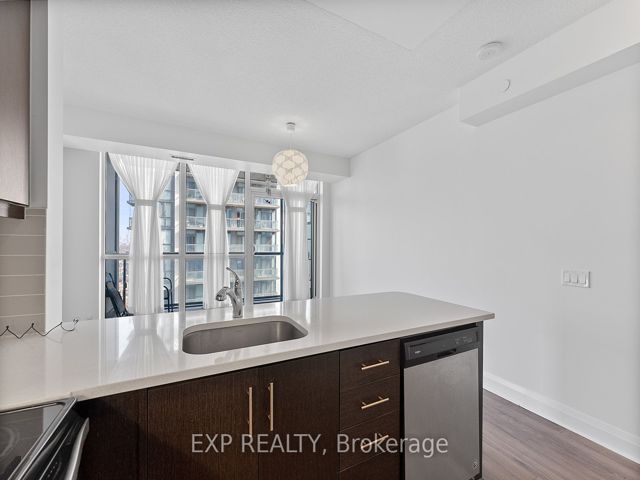 1202 - 15 Zorra St