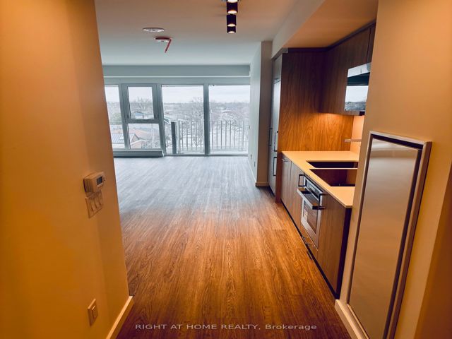 512 - 689 The Queensway