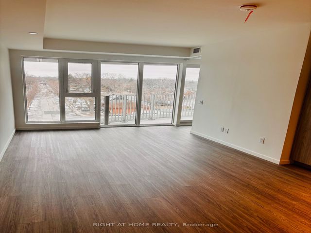 512 - 689 The Queensway