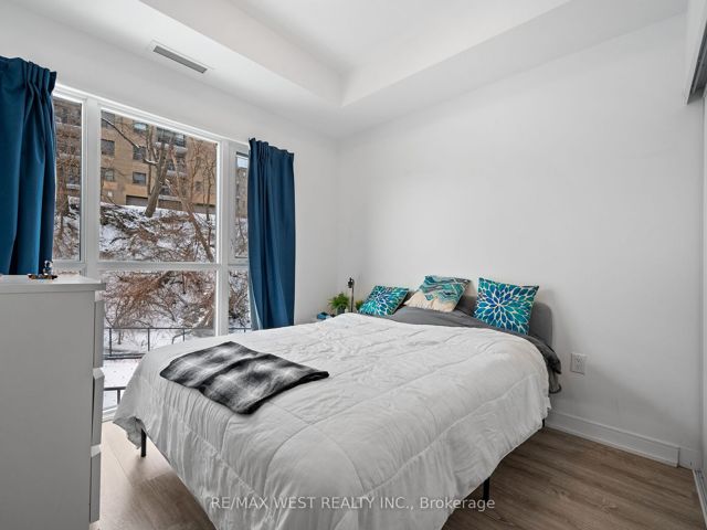 206 - 25 Neighbourhood Lane