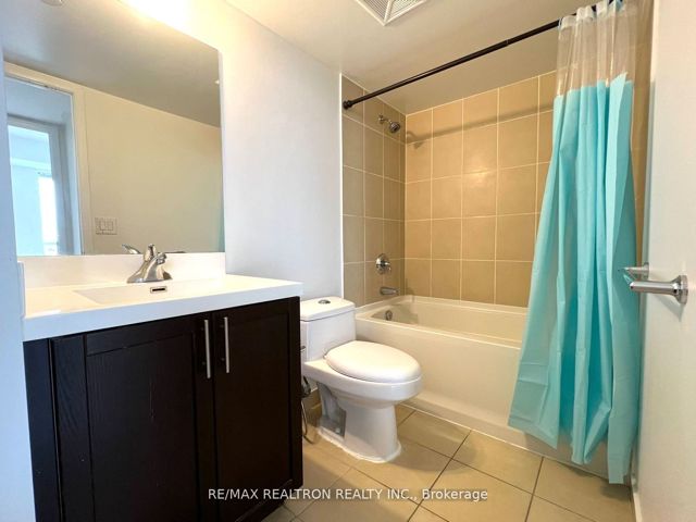 1021 - 800 Lawrence Ave W