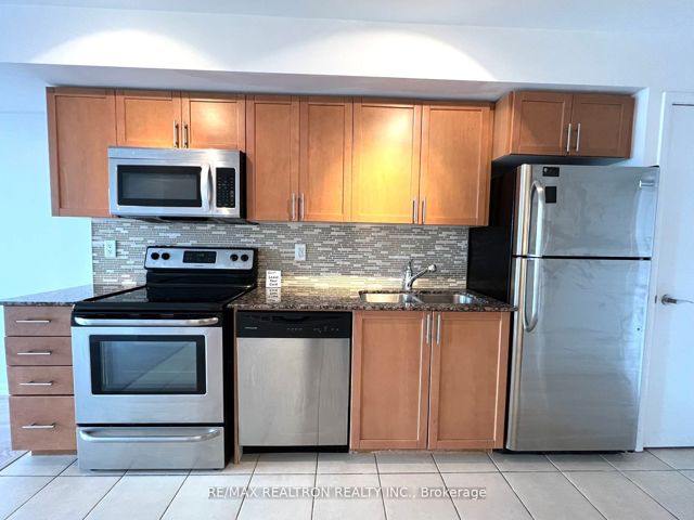 1021 - 800 Lawrence Ave W