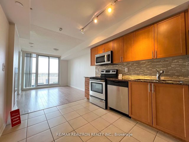 1021 - 800 Lawrence Ave W
