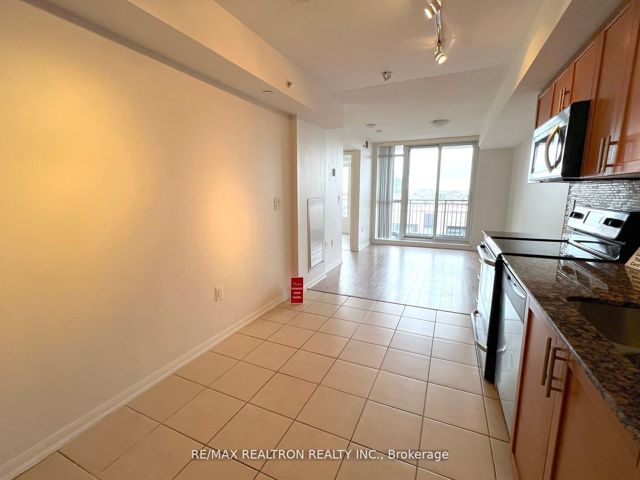1021 - 800 Lawrence Ave W