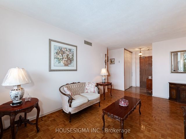 1617 - 15 La Rose Ave