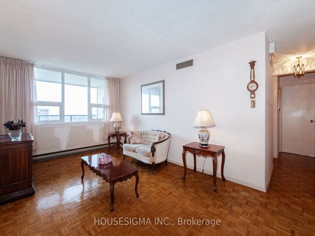 1617 - 15 La Rose Ave