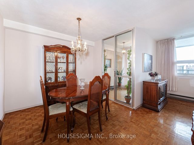 1617 - 15 La Rose Ave