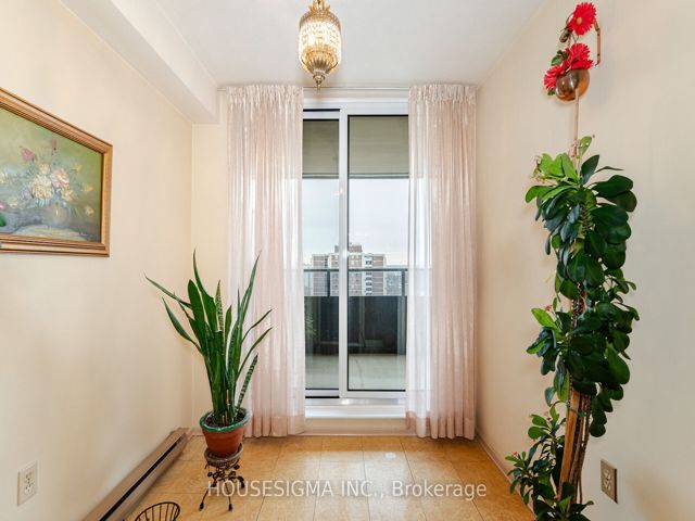 1617 - 15 La Rose Ave