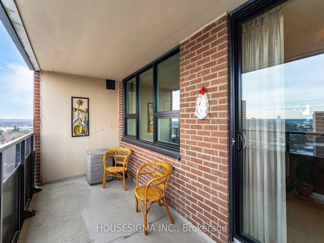 1617 - 15 La Rose Ave