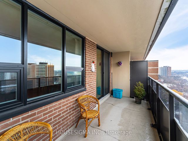 1617 - 15 La Rose Ave