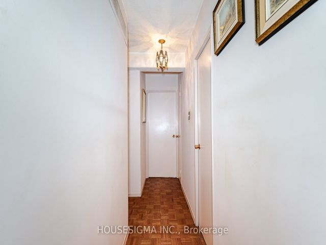 1617 - 15 La Rose Ave