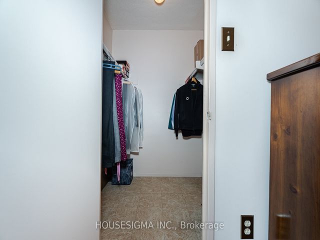1617 - 15 La Rose Ave