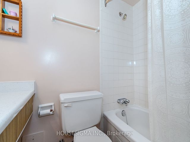 1617 - 15 La Rose Ave