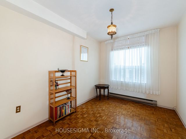 1617 - 15 La Rose Ave
