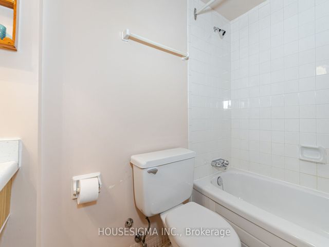 1617 - 15 La Rose Ave
