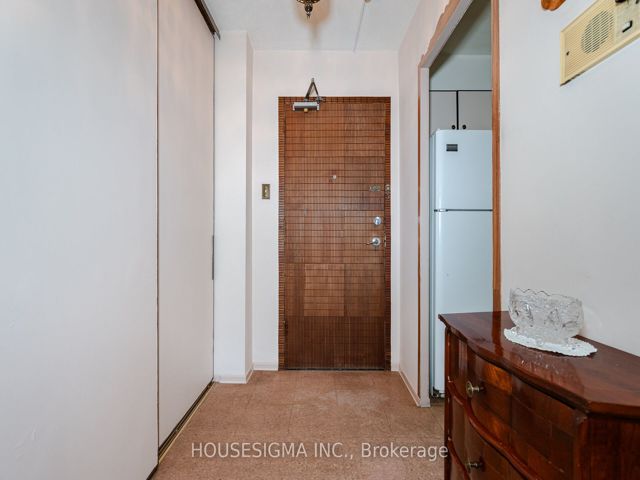 1617 - 15 La Rose Ave
