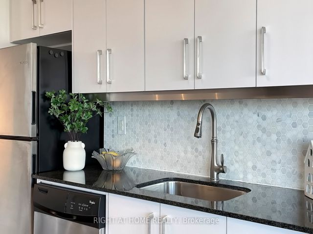 1203 - 5101 Dundas St W