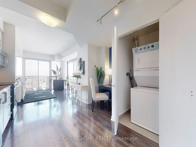 1203 - 5101 Dundas St W