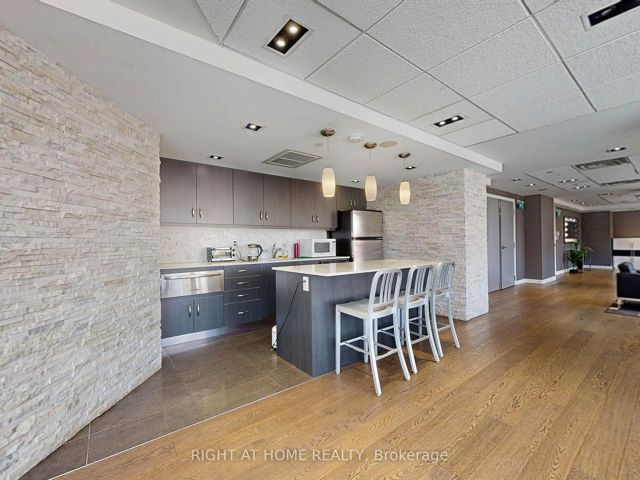 1203 - 5101 Dundas St W