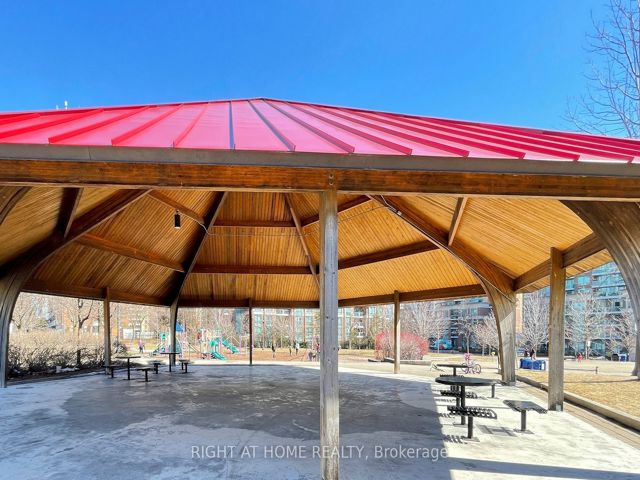 1203 - 5101 Dundas St W