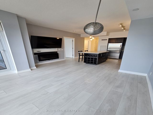 1806 - 2220 Lakeshore Blvd W