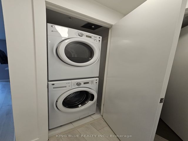 1806 - 2220 Lakeshore Blvd W