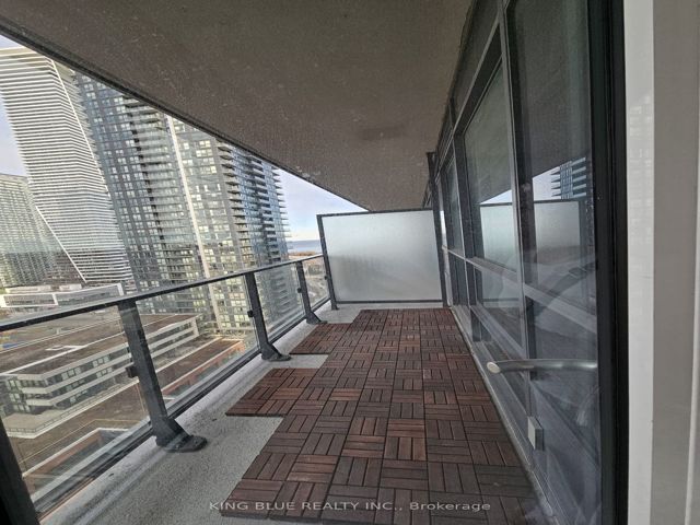 1806 - 2220 Lakeshore Blvd W
