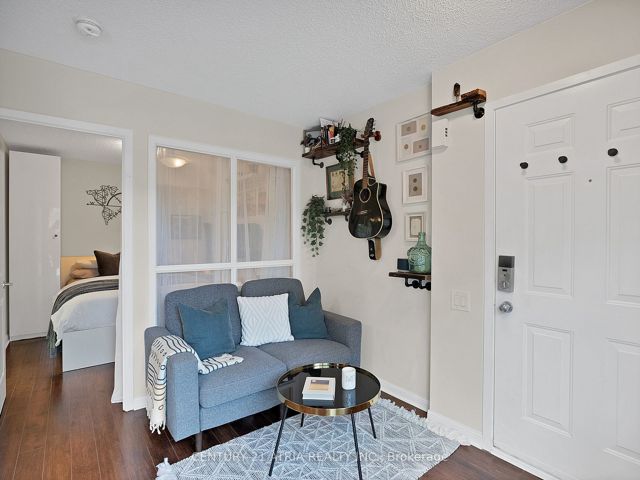 Th94 - 9 Windermere Ave
