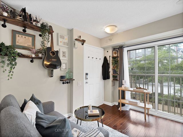 Th94 - 9 Windermere Ave