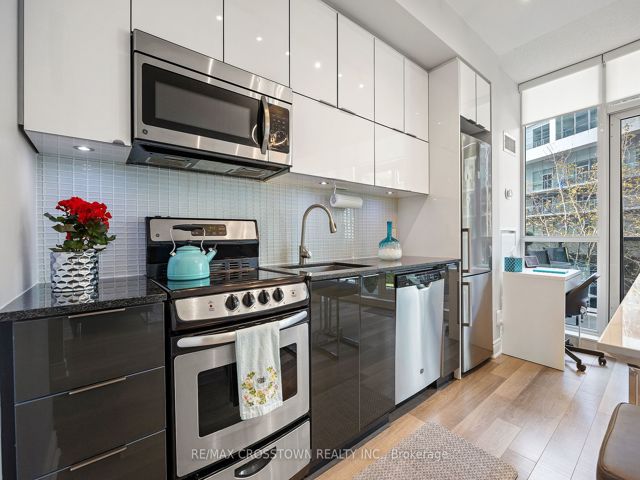 201 - 80 Marine Parade Dr