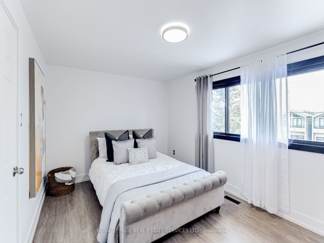 2 - 4 Bradbrook Rd
