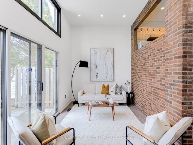 2 - 4 Bradbrook Rd