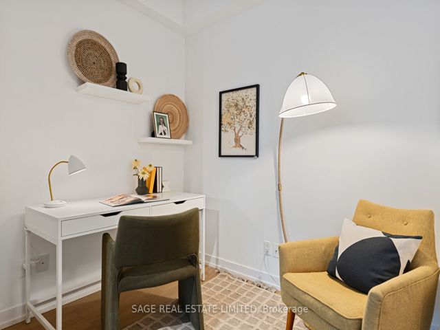 402 - 36 Howard Park Ave W