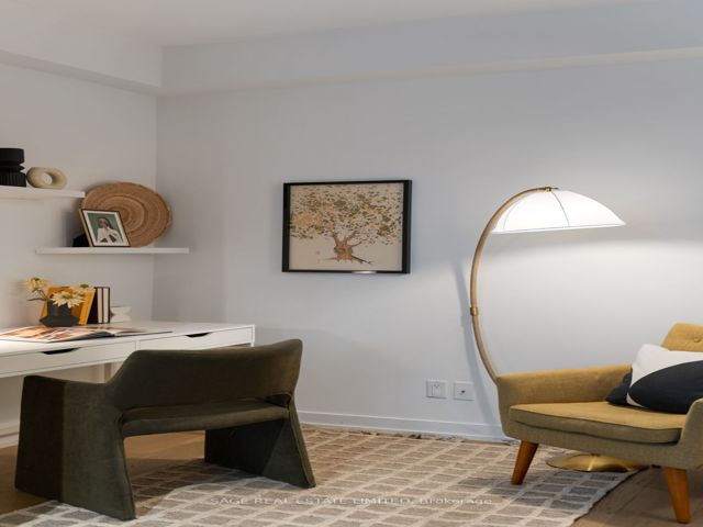 402 - 36 Howard Park Ave W
