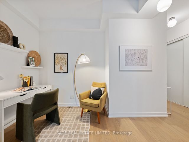 402 - 36 Howard Park Ave W