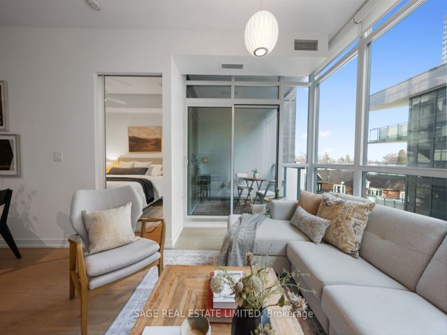 402 - 36 Howard Park Ave W