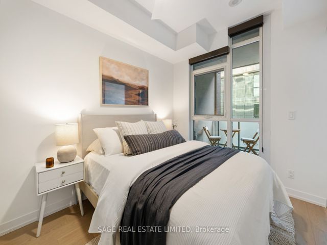 402 - 36 Howard Park Ave W