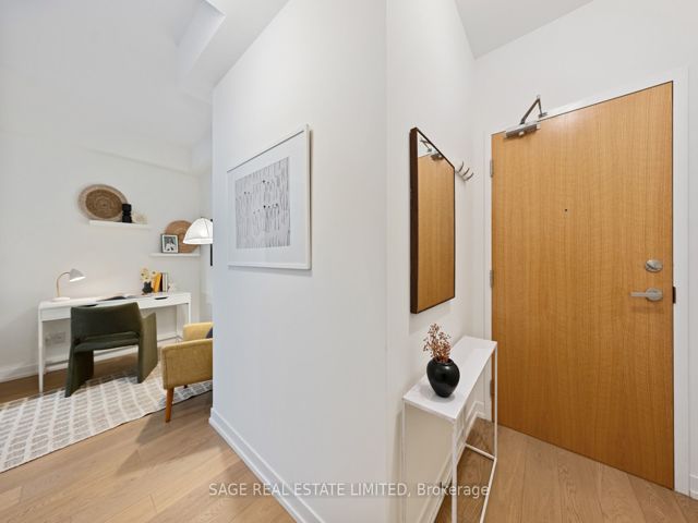 402 - 36 Howard Park Ave W