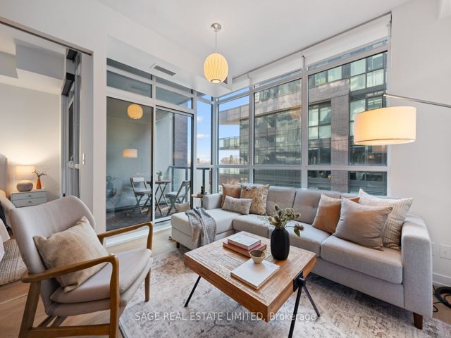402 - 36 Howard Park Ave W