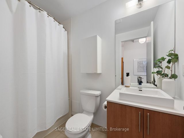 402 - 36 Howard Park Ave W