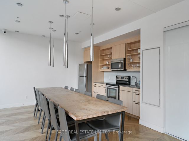 402 - 36 Howard Park Ave W